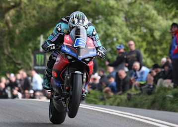 Michael Dunlop lässt die Ducati Pannigale 955 fliegen