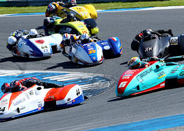 In der Seitenwagen-Weltmeisterschaft geht es oft eng her