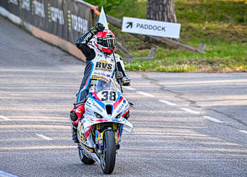 Der Finne Erno Kostamo triumphiert zur zwölften Mal bei seinem Heimrennen in Imatra