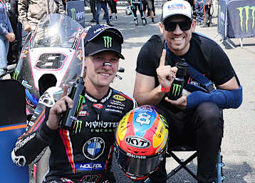 Peter Hickman (re.) neben seinem Teamkollegen Davey Todd