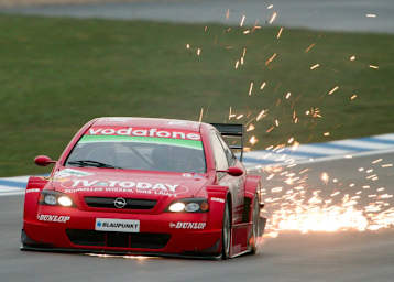 Bei der DTM am Nürburgring erleben die Fans einen Opel Astra V8 Coupé von Peter Dumbreck