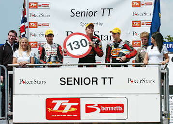 Ein Bild für die Ewigkeit: John McGuinness hat als erster Fahrer bei der TT einen Rundenschnitt von 130 Meilen/Stunde erzielt