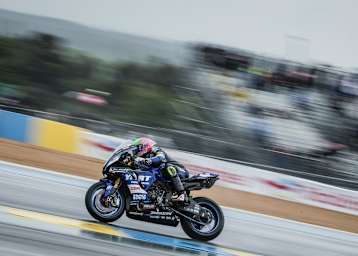 Marvin Fritz auf der Yamaha R1 von YART