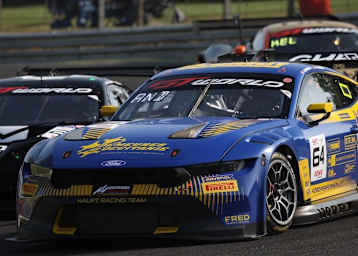 Heftiger Unfall des Haupt Racing Team Ford Mustang GT3