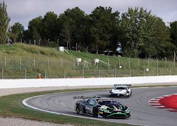 Patrick Kujala wuchtet den Barwell Motorsport Lamborghini auf die Pole-Position