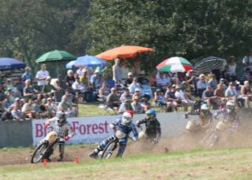 Andrew Appleton vor Max Dilger