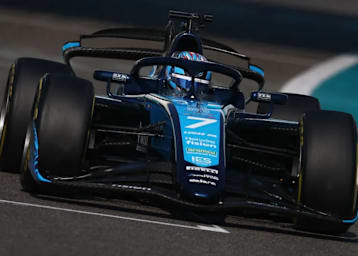 Jak Crawford in seinem Formel-2-Boliden von DAMS Lucas Oil