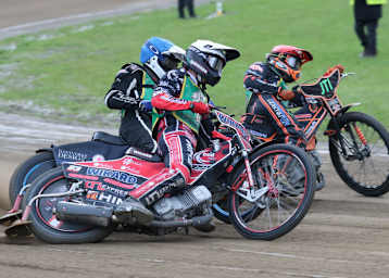 Chmiel (Weiß) gegen Millberg (Blau) und Pedersen (Rot)