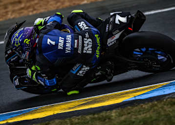 Karel Hanika auf der Yamaha R1