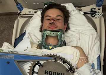 Cole Davies meldete sich aus dem Krankenhaus