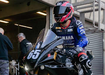 Lennox Lehmann auf der Yamaha R1 von Motobox Kremer