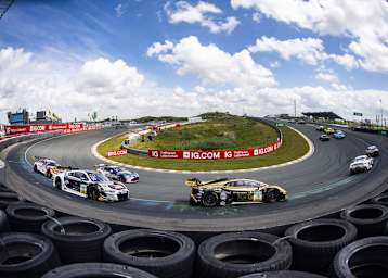 Mateo Llarena startet auf dem Nürburgring mit Jannik Julius-Bernhart im goldenen Lamborghini