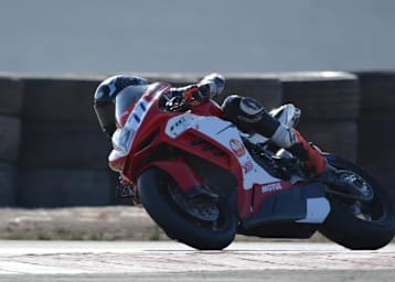 Filippo Farioli auf der MV Agusta F3800RR