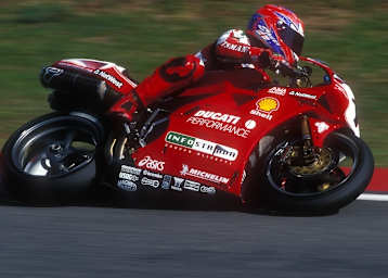 Der vierfache Superbike-Weltmeisters Carl Fogarty wird in Schwanenstadt mit einer Ducati 916 antreten