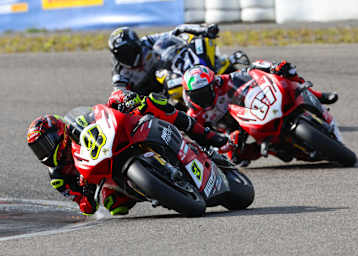 Lukas Tulovic mit Lorenzo Zanetti im Schlepptau