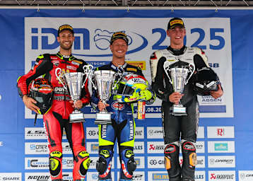 Bálint Kovács neben Aegerter und Tulovic (v.li.)