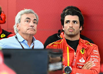 Carlos Sainz Senior und Carlos Sainz Junior 2023 zusammen im Formel-1-Fahrerlager