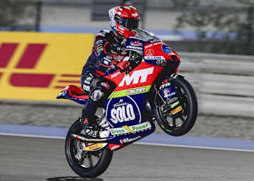 Jubelpose: Ryusei Yamanaka feiert seine erste Moto3-Pole-Position