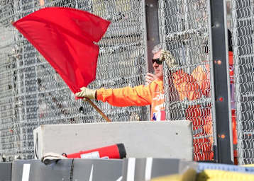 Rote Flaggen begleiten jede Tragödie
