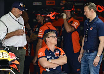 KTM-Racing-Chef Pit Beirer mit Kollege Heinz Kinigadner und CEO Gottfried Neumeister