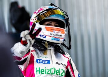Peace! Carrie Schreiner ist zurück im ADAC GT Masters