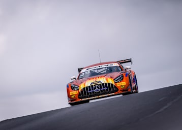 Der SunEnergy1 Racing Mercedes-AMG GT3 vom Team 75 Express von Kenny Habul