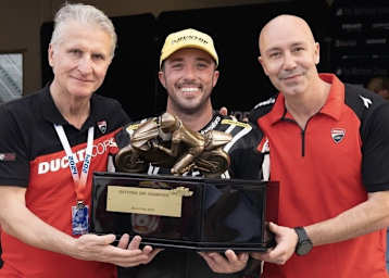 Paolo Ciabatti (links) mit Sieger Josh Herrin