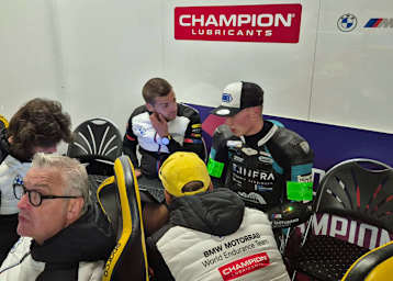 Jan-Ole Jähnig (oben rechts) im EWC-Modus