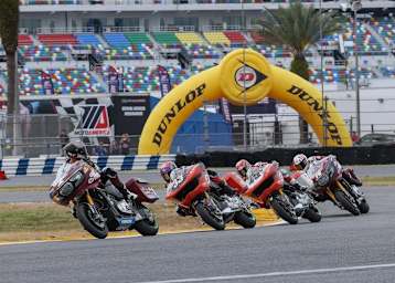 Große Twin im Gefecht mit Smith und Baz