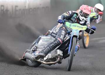 Timo Lahti vor Norick Blödorn