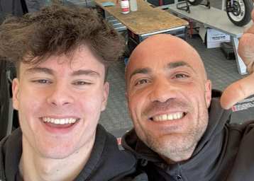 Lennox Lehmann mit Dario Giuseppetti (v.li.)