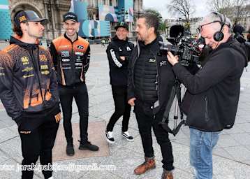 Mikkel Michelsen, ganz links im Bild, während des Medientags