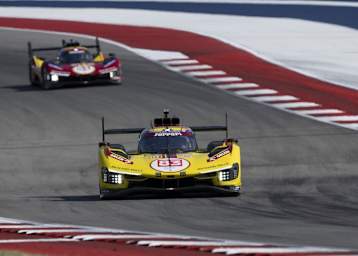 Zwei Ferrari 499P in Austin