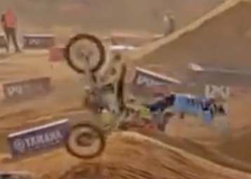 Colt Nichols flog im ersten Sonntagsfinale heftig ab