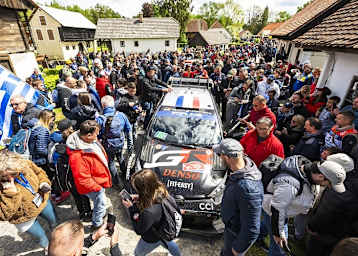 Seastien Ogier wird gefeiert