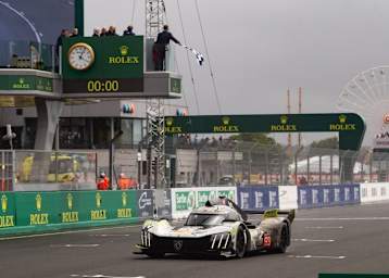 Ein Peugeot 9X8 in Le Mans