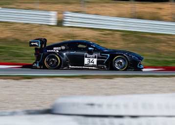 Walkenhorst Motorsport bei der Testarbeit mit dem neuen Aston Martin Vantage GT3 in Barcelona