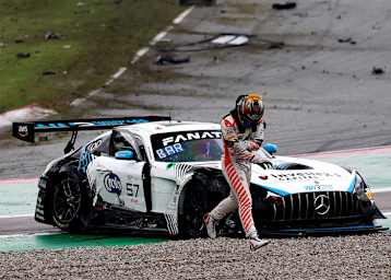 Der beschädigte WINWARD Racing Mercedes