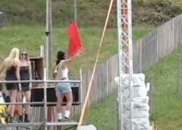 Das erste Sonntagsrennen der Youngster-Klasse musste nach 3 schweren Unfällen mit roter Flagge abgebrochen werden