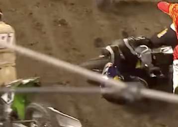 Ken Roczen wurde von Malcolm Stewarts Bike eingeklemmt