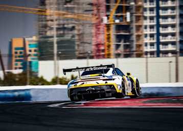 Pure Rxcing auf der Pole für die 24h Dubai