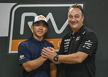 RW Racing-Manager Jarno Janssen begrüßt Ayumu Sasaki