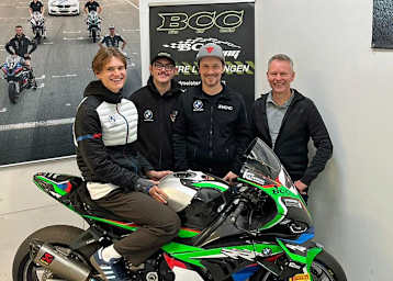 Max Schmidt (li.) sattelt um auf die BCC-BMW