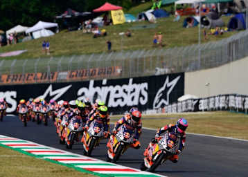 Veda Pratama (#54) gelang in Mugello das Doppel