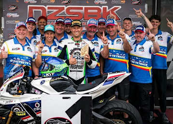 Anthony West und sein australisches Team holten in Neuseeland den Titel