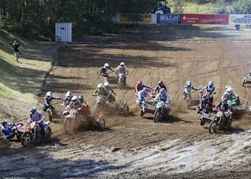 Start mit Fango-Packung: Prümmer/Steegmans (#17), Foden/Weinmann (#10), direkt links dahinter Peter-Hoffmann, Hodges/Mackay (#13), Hengster/Jahn (#914), Erlecke/Freygang (#55)