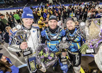 Das Podium am Samstag in Heerenveen (v.l.): Max Koivula, Niclas Svensson und Martin Haarahiltunen