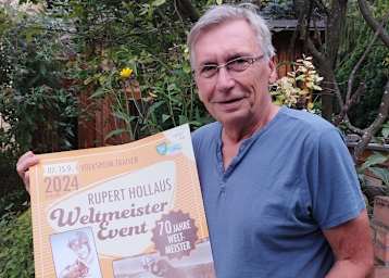 Motorradfan Herbert Thumpser kuratiert die Ausstellung