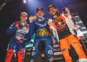 Die Top-3 der WM (v.l.): Jonny Walker, Billy Bolt und Manuel Lettenbichler