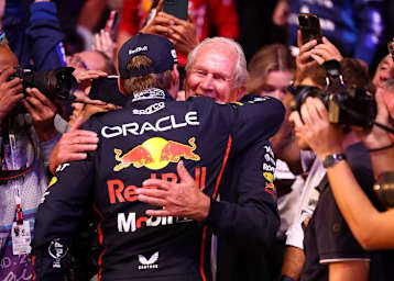 Max Verstappen und Dr. Helmut Marko nach dem Katar-GP